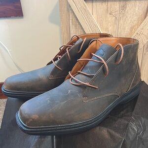 Men's Leather Chukka Boots in Brown